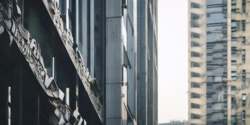 物业到底管不管吊装窗户？